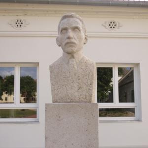Gárdonyi Géza szobor